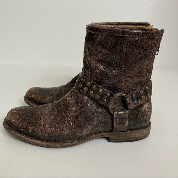 FRYE WOMEN'S PHILLIP STUDDED HARNESS BOOTS ROUND TOE Crackled Leather 9.5 Brown - Picture 3 of 15